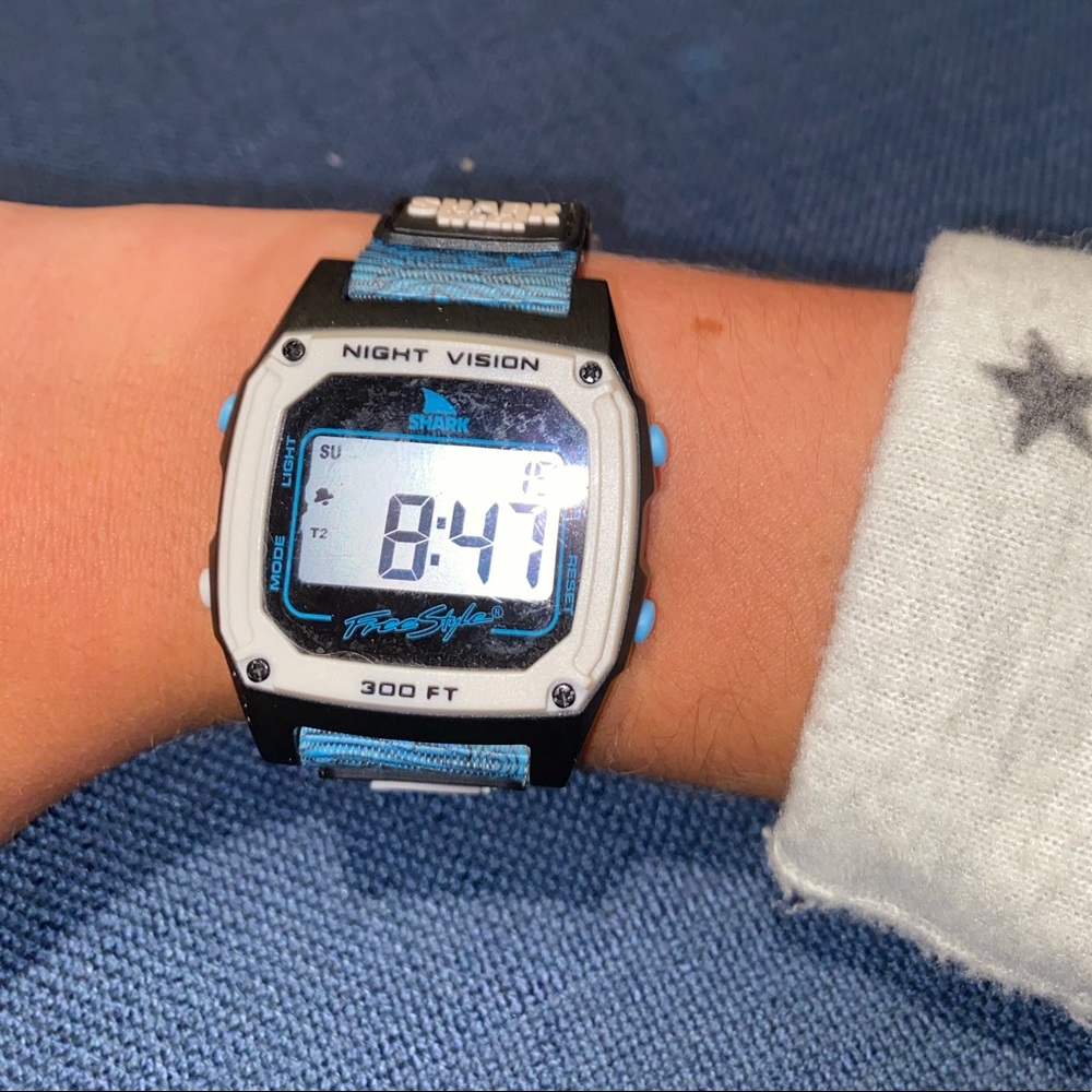 Shark watch - blue/aqua